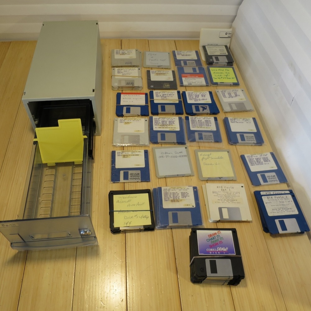Untested Lot of PC Computer Software 3.5 in. Floppy Disks in Banx Storage Caddy - Picture 5 of 16